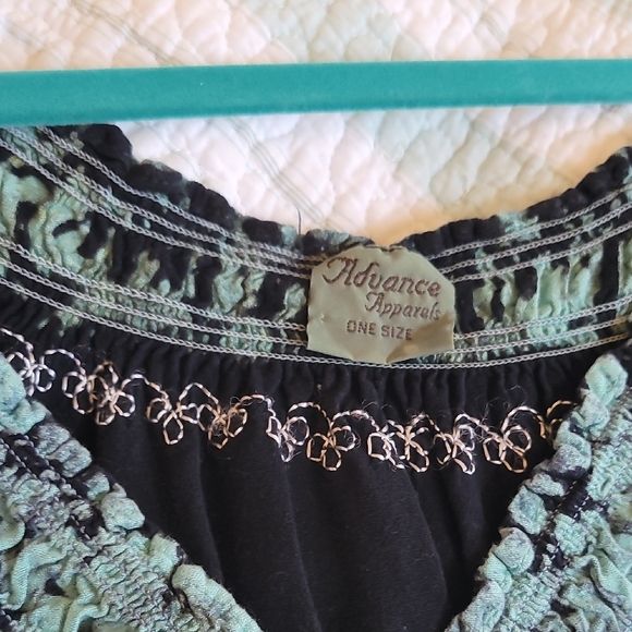 Chic Black and Green Women's Mini Dress - Picture 3 of 7